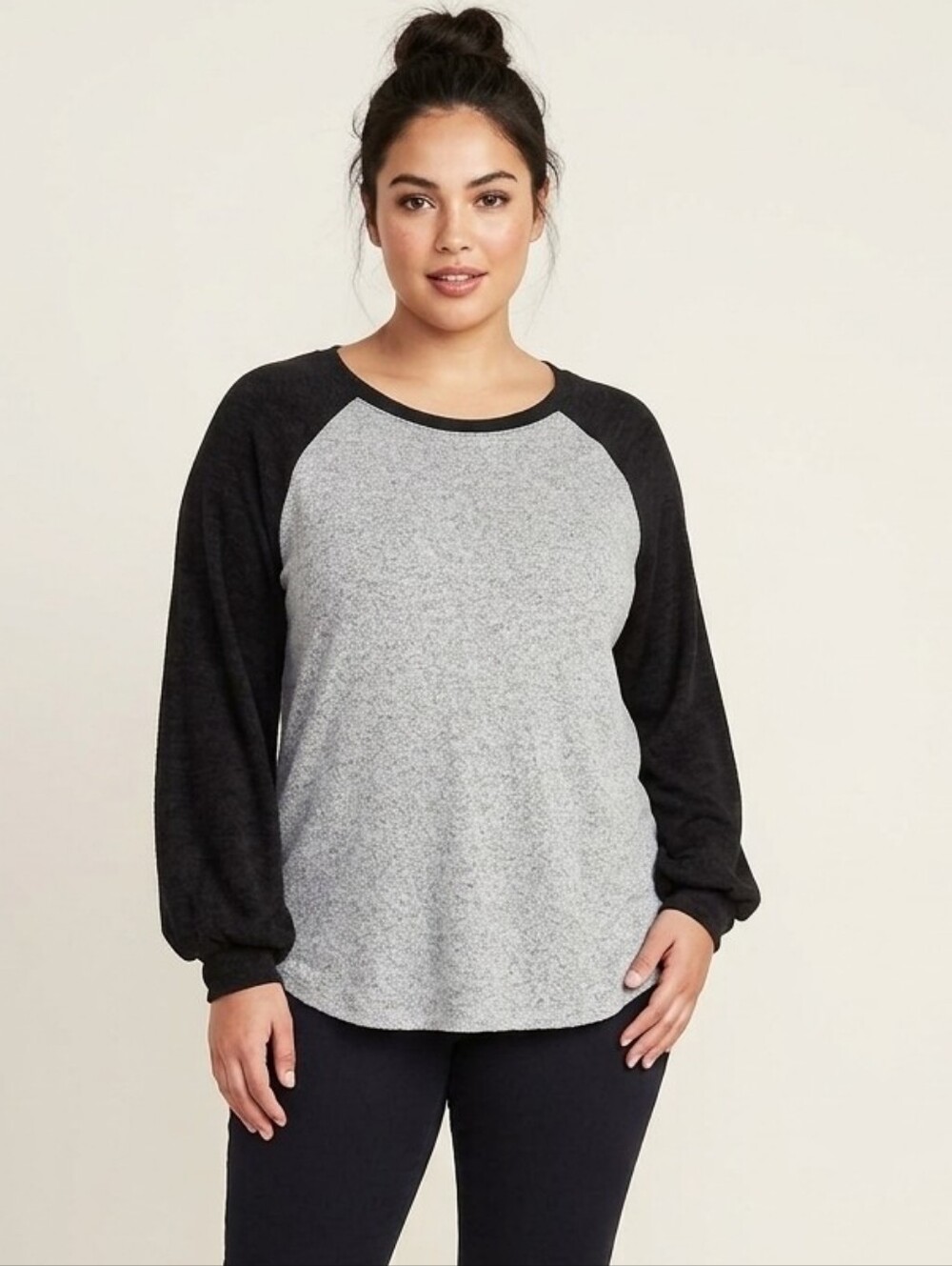 Evereve Super Soft Two-Tone Gray And Black Raglan Top XL